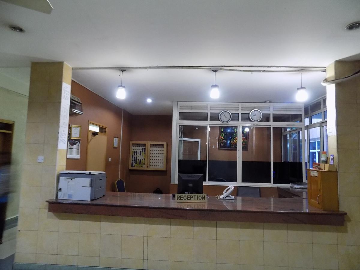 Aponye Hotel Kampala Exteriör bild