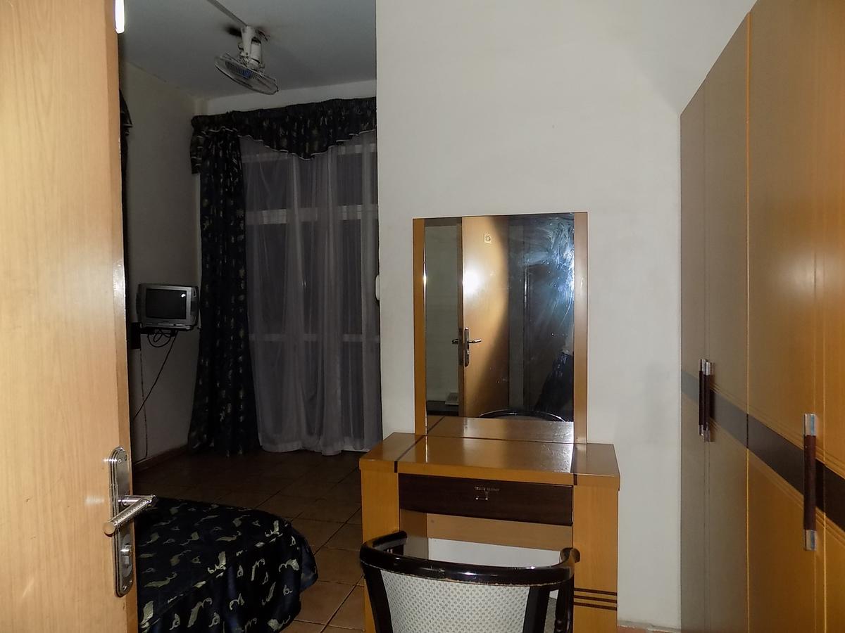 Aponye Hotel Kampala Exteriör bild