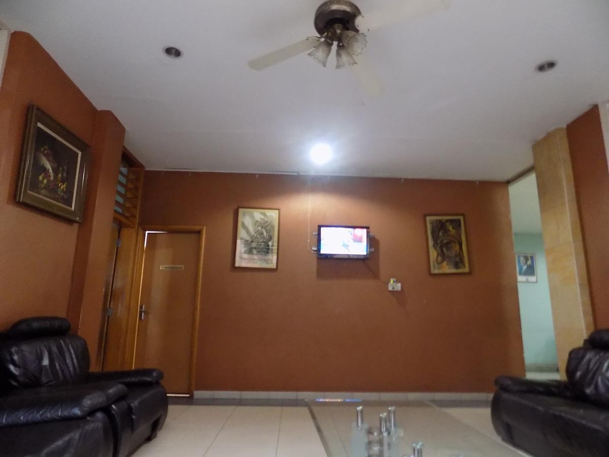 Aponye Hotel Kampala Exteriör bild