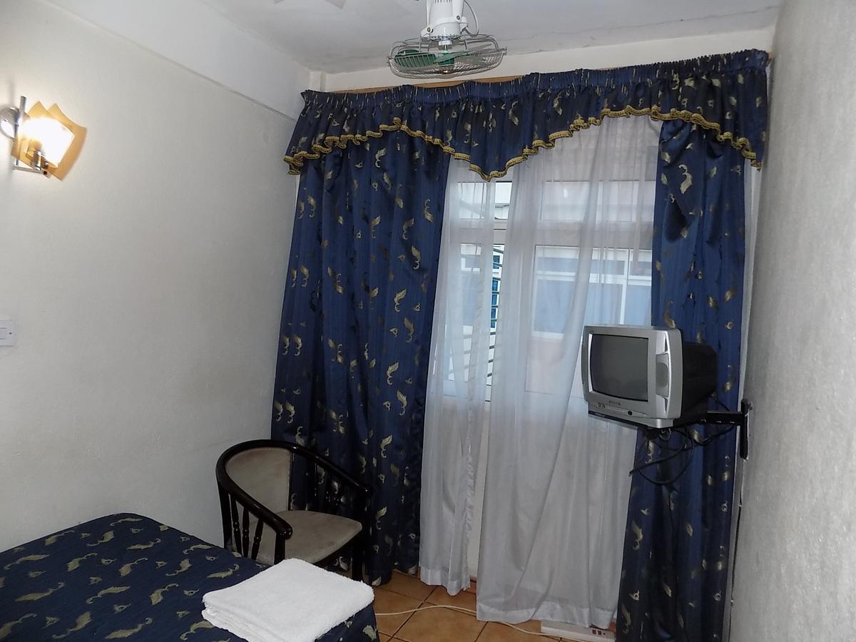 Aponye Hotel Kampala Exteriör bild