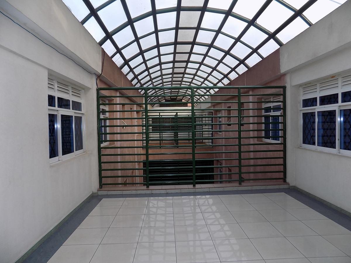 Aponye Hotel Kampala Exteriör bild