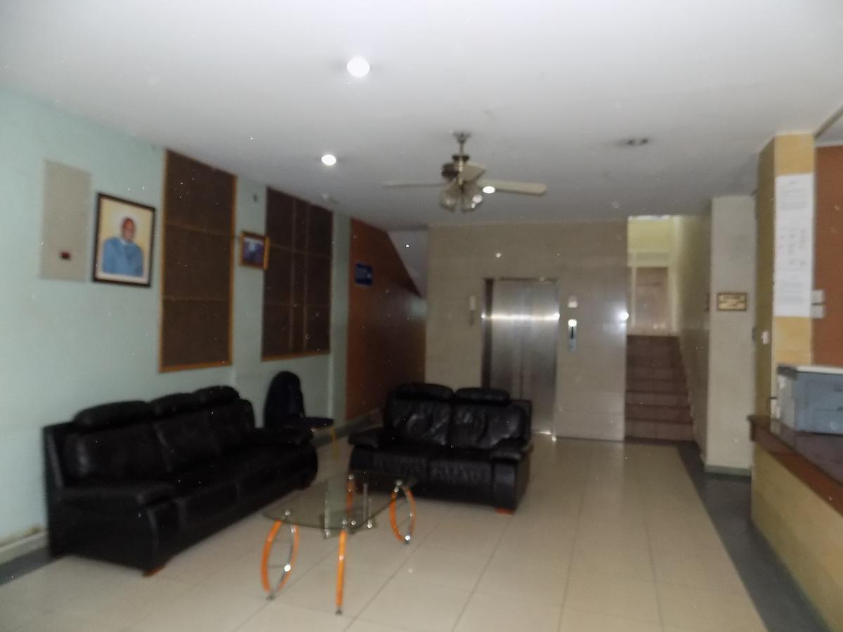 Aponye Hotel Kampala Exteriör bild