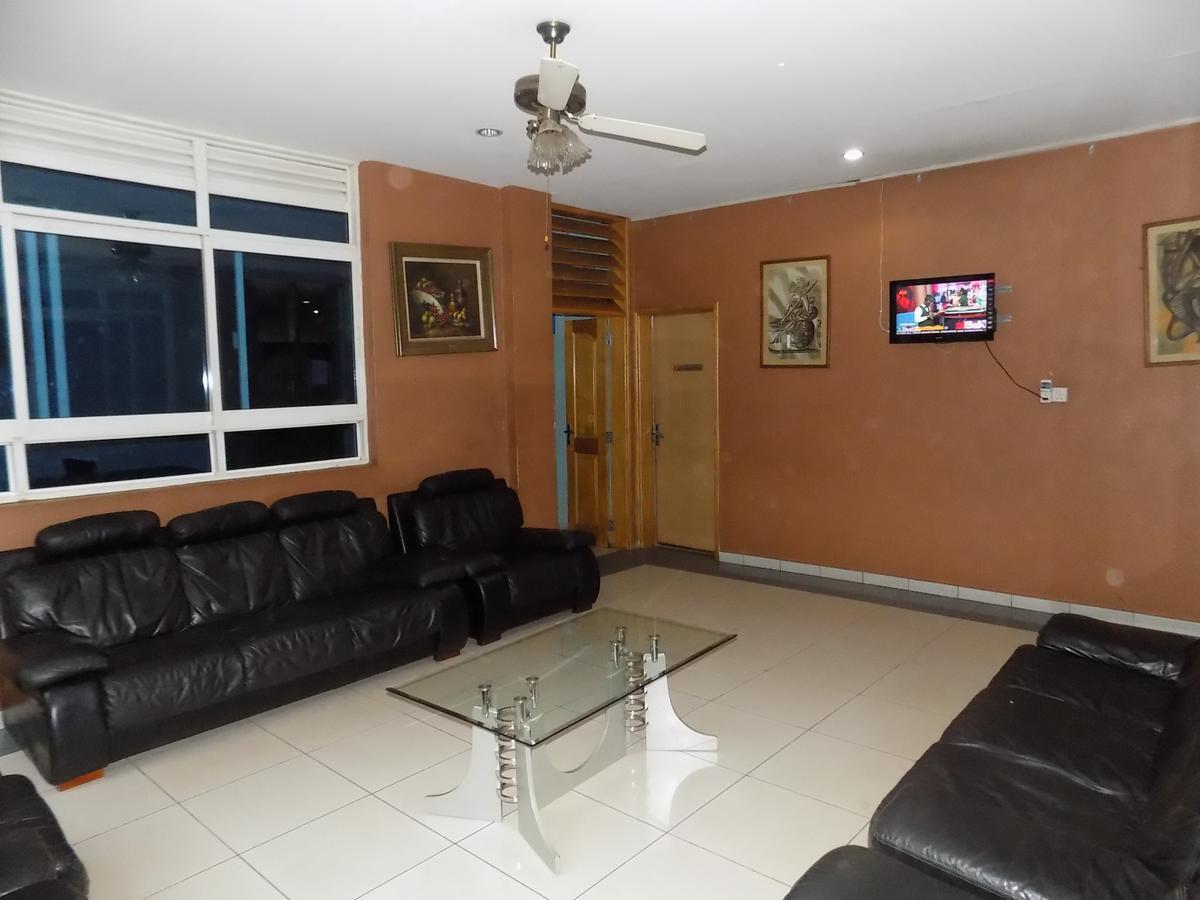 Aponye Hotel Kampala Exteriör bild