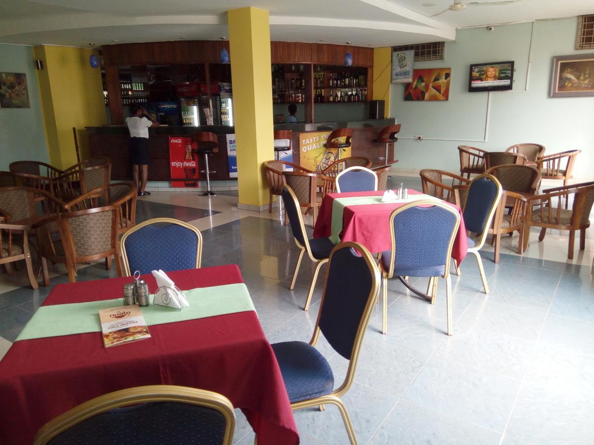 Aponye Hotel Kampala Exteriör bild