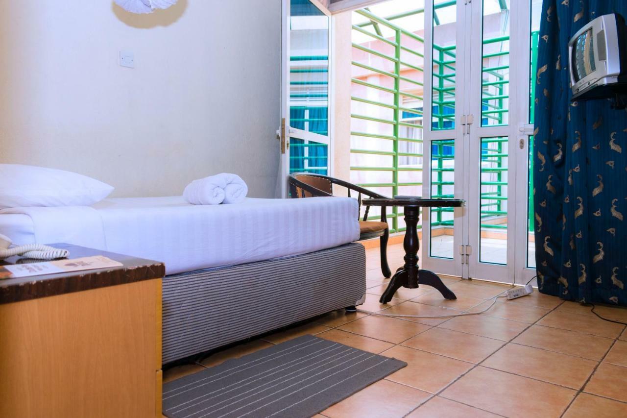 Aponye Hotel Kampala Exteriör bild